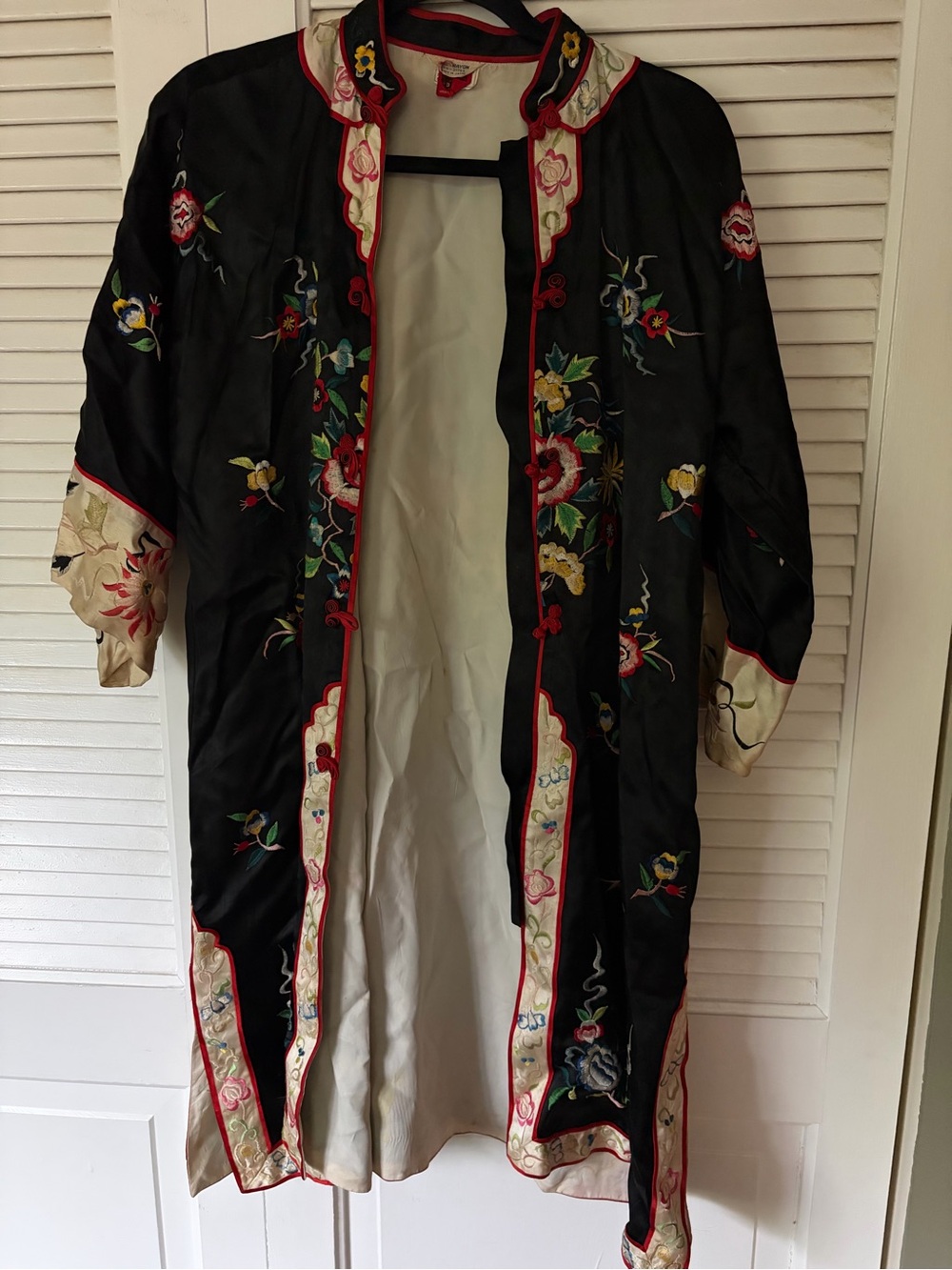 Vintage Black Embroidered Kimono Jacket - Classic Japanese Style